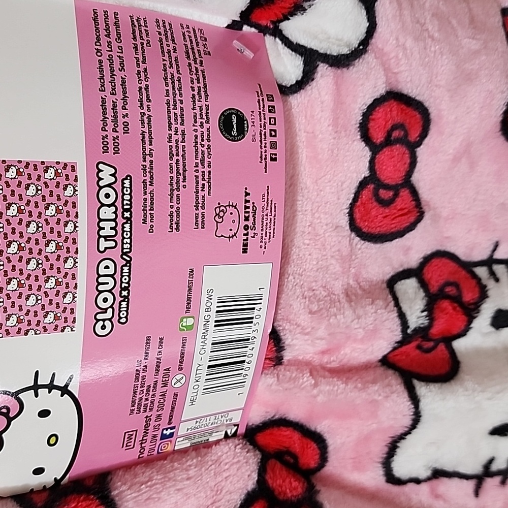 ๐๐ฉท HELLO KITTY PLUSH CLOUD THROW ๐ฉท๐ - Picture 4 of 8